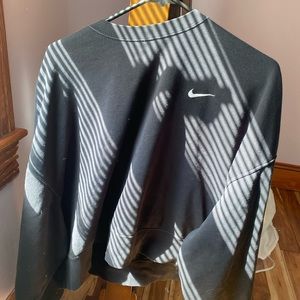 Black Nike cropped Crewneck